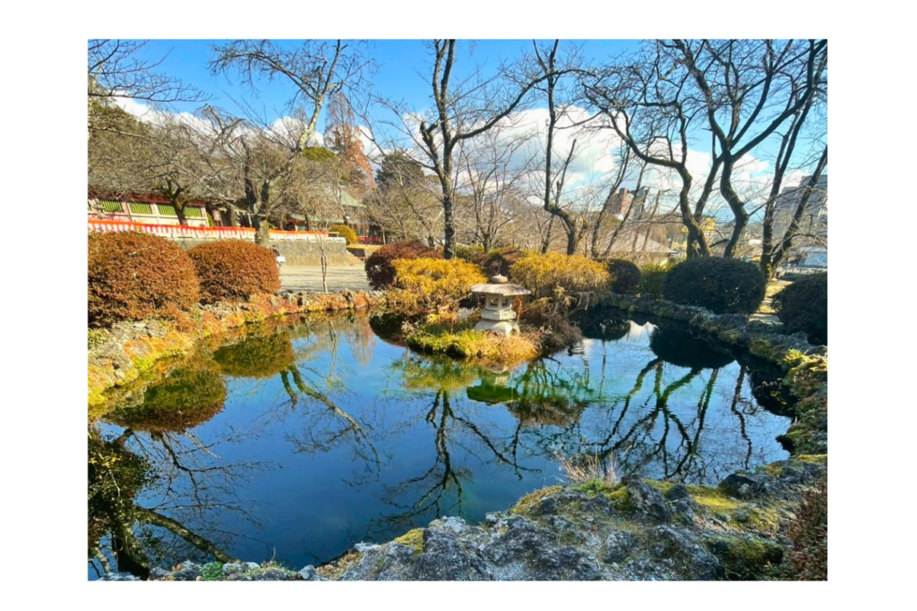富士山本宮浅間大社　境内の池