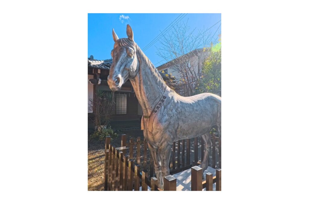 許波多神社　馬の像