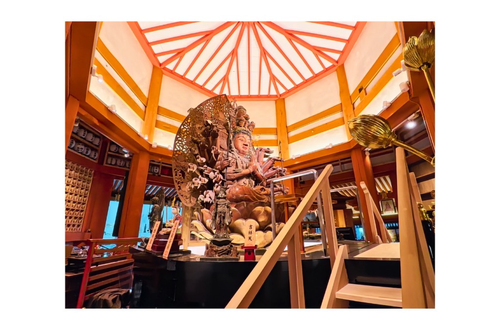 本尊十一面千手観世音菩薩　右側　壺阪寺