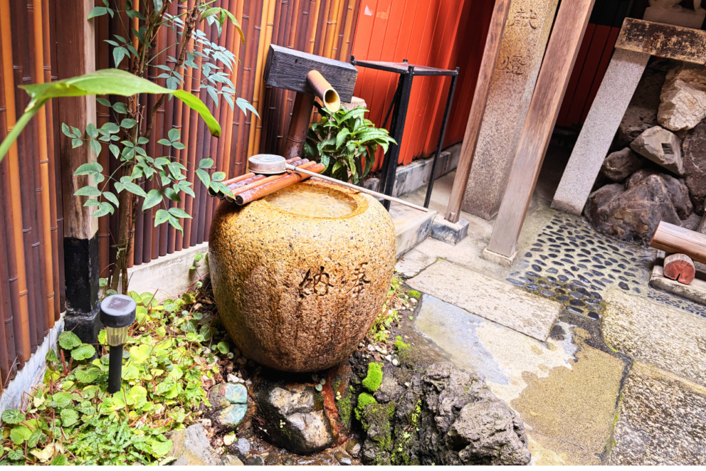 命婦稲荷・鉄輪の井　手水屋