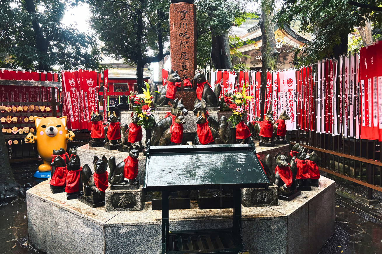 霊狐塚　豊川稲荷東京別院