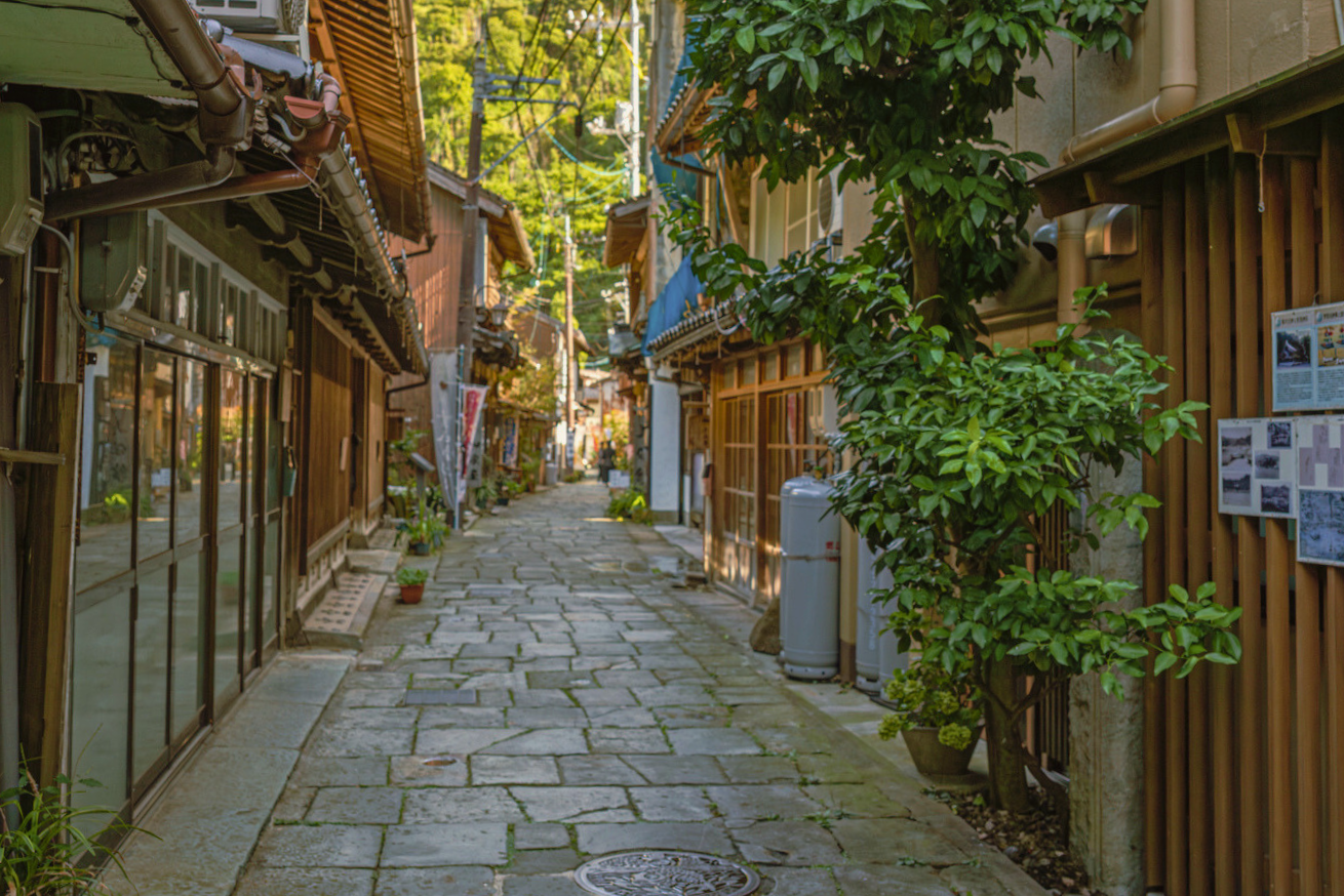 美保神社　青石畳通り