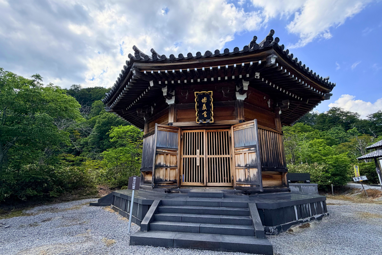 恐山・八角堂