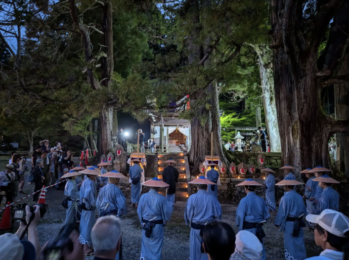 ユネスコ無形文化遺産「綾渡の夜念仏と盆踊」見学バスツアーを実施します