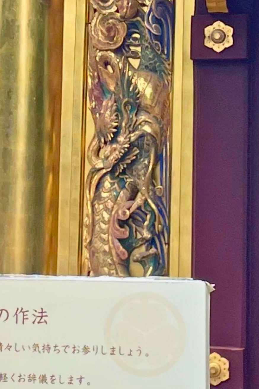 上野東照宮・唐門に施された龍の彫刻