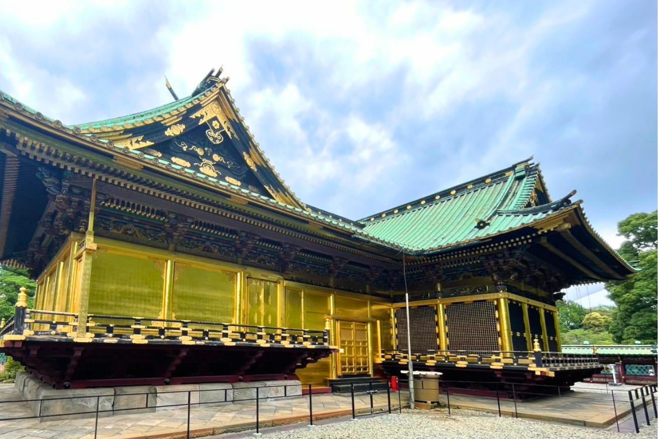 金色に輝く上野東照宮の社殿